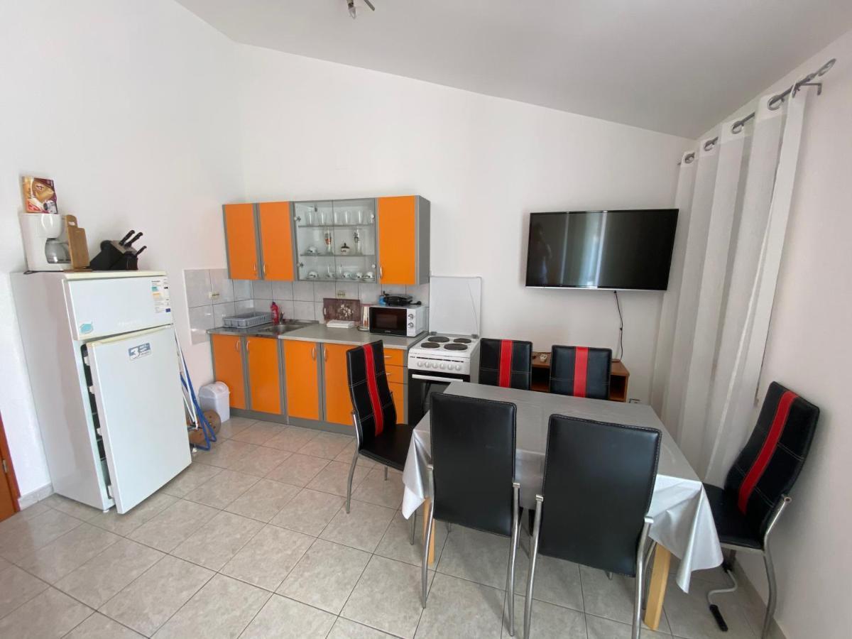 Apartmani Anita Starigrad Paklenica Zewnętrze zdjęcie